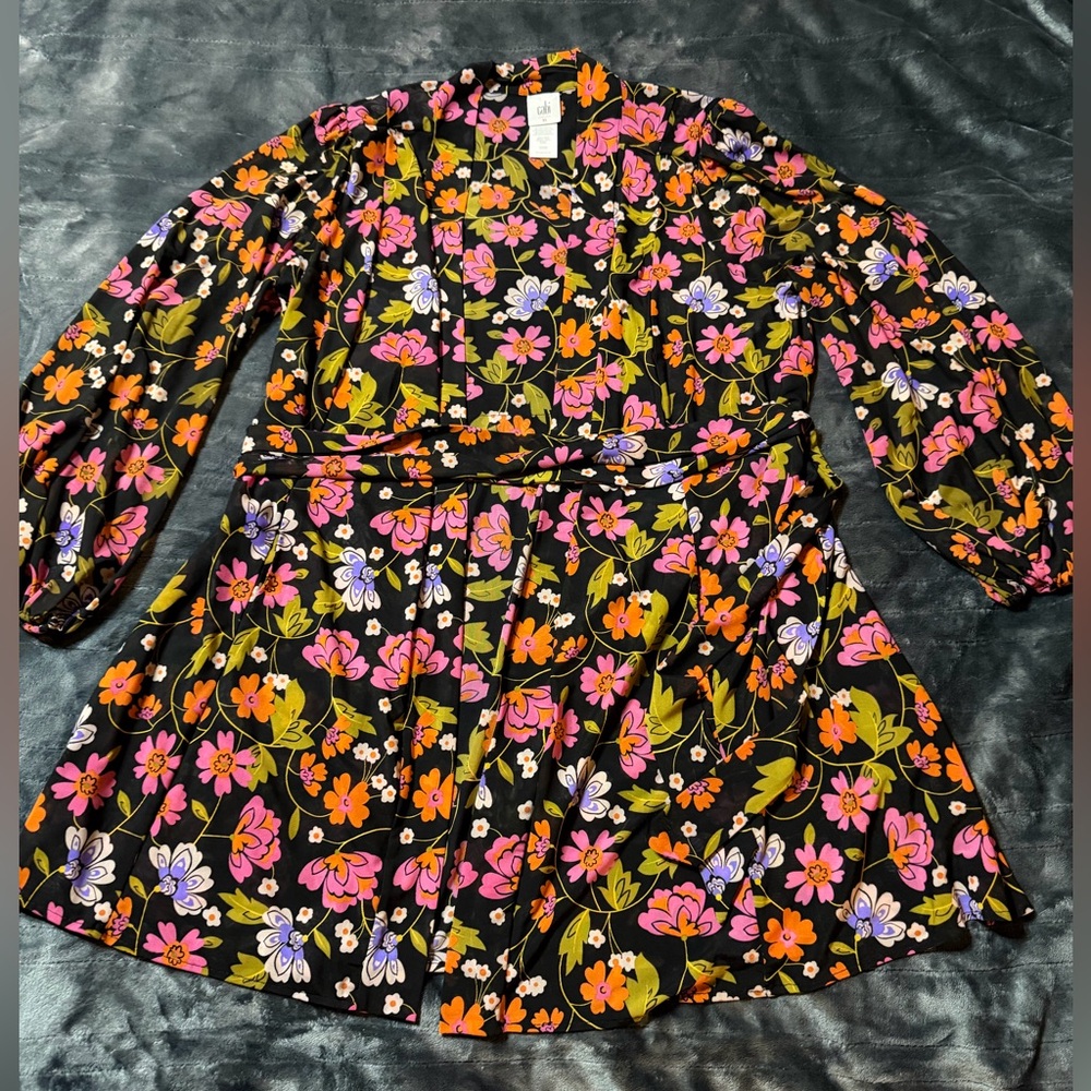 Cabi Mingle Kimono
Floral, bright, belted